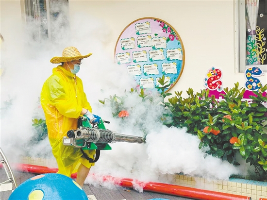 恩平市教育系統(tǒng)組織開(kāi)展校園消殺行動(dòng)。