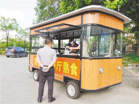 私房菜餐館購置外賣車銷售熟食。