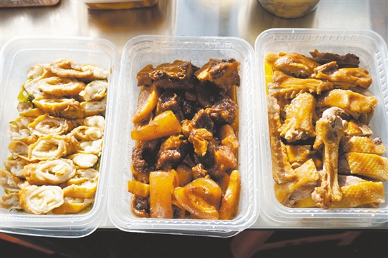 外擺菜品豐富。