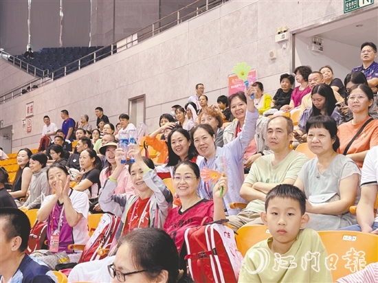 比賽吸引了全國各地的球迷前來。