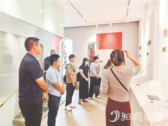 大槐鎮(zhèn)組織青年干部到謝永寬故居參觀學(xué)習(xí)。