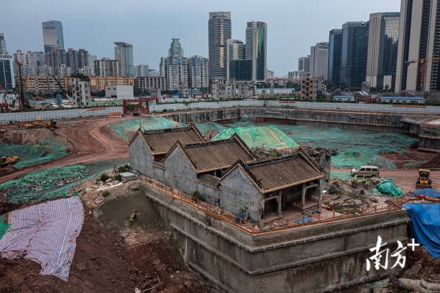 2021年9月18日，冼村改造的工地上，一座祠堂被完整地保存下來。  南方+ 張由瓊 拍攝