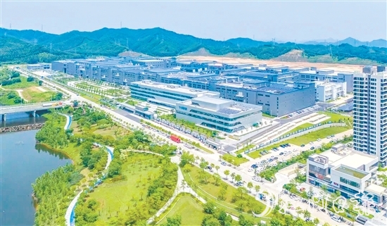 新會智造產(chǎn)業(yè)園鳳山湖園區(qū)專注建設(shè)儲能電池和電池組件生產(chǎn)基地。