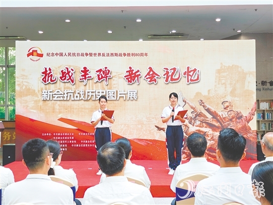 開幕儀式上，新會(huì)華僑中學(xué)學(xué)生帶來詩詞朗誦《烽火八十載，信仰照未來》。