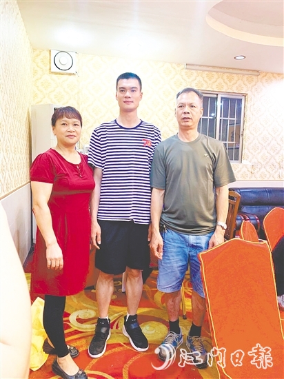 父母是周振君最堅強的后盾，支持他在部隊好好干，爭取再立新功。