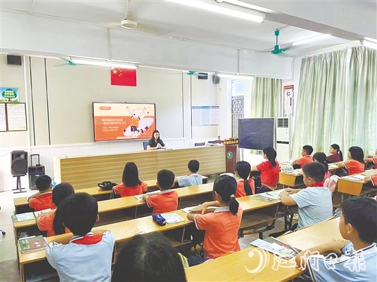 法官化身“法治副校長”，為師生們送上生動的“法治第一課”。