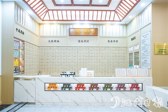 新寶堂中醫(yī)館集中醫(yī)診療、中醫(yī)養(yǎng)生保健、健康管理、中醫(yī)健康講堂等服務(wù)于一體。