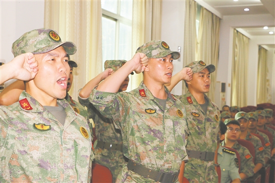 “夏北浩民兵排”正式成立，民兵莊嚴(yán)宣誓。