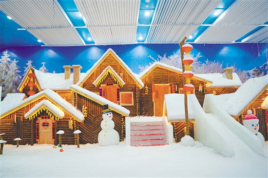 古勞水鄉(xiāng)冰雪大世界的雪鄉(xiāng)小屋溫馨可愛。