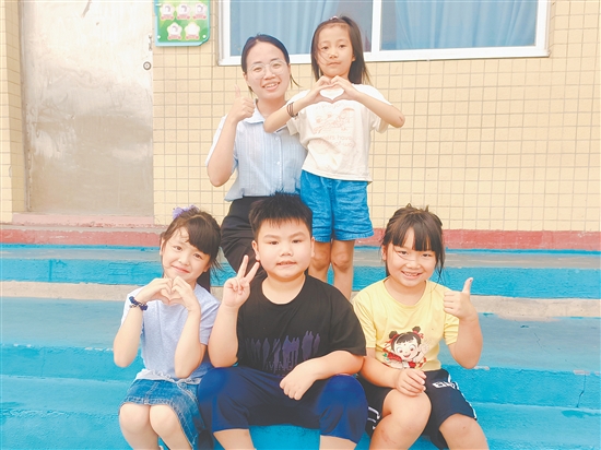 開學(xué)第一周，魏雨明便和學(xué)生打成一片。