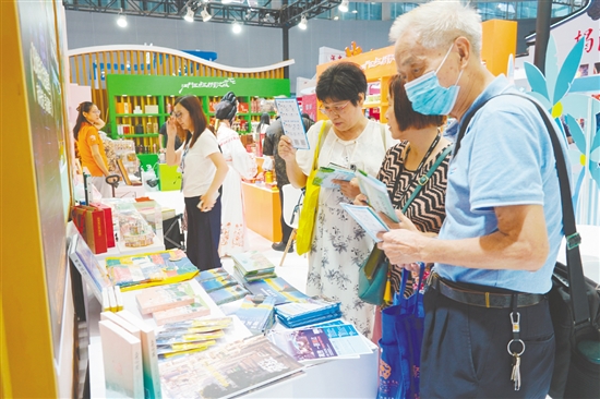 江門展館吸引了國內(nèi)外眾多觀展人員的目光。