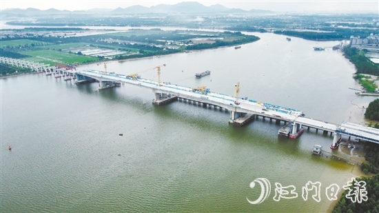 潭江特大橋主跨順利合龍。