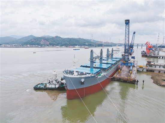 銀湖碼頭首艘新造出口船舶順利離港。