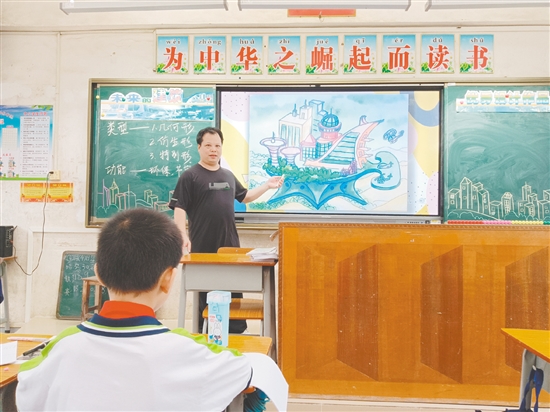 張朝峰堅信美術(shù)教育不僅是技能的傳授，更是美的啟蒙。