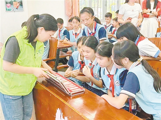 活動(dòng)為學(xué)生帶來(lái)禁毒知識(shí)，筑牢校園安全防線。