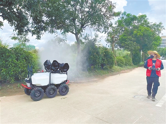 無人車有效克服了傳統(tǒng)人工消殺的局限，顯著提升了防控效能。