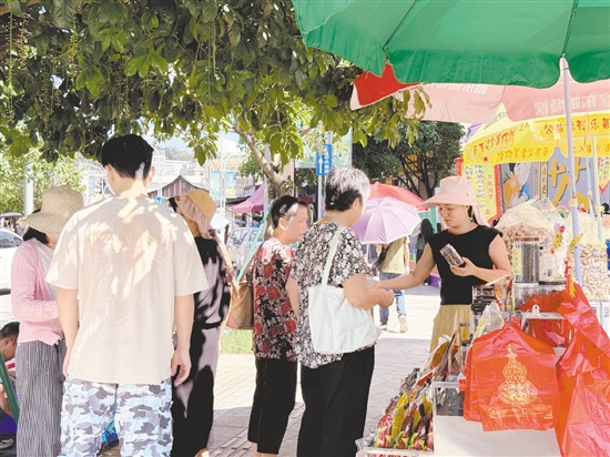 陳皮商業(yè)特色街有著各具特色的商店、攤檔。