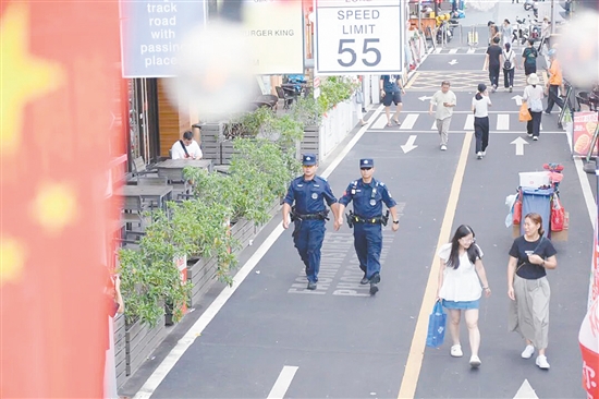 我市公安機(jī)關(guān)統(tǒng)籌抓好“兩節(jié)”安保和基孔肯雅熱疫情防控工作。