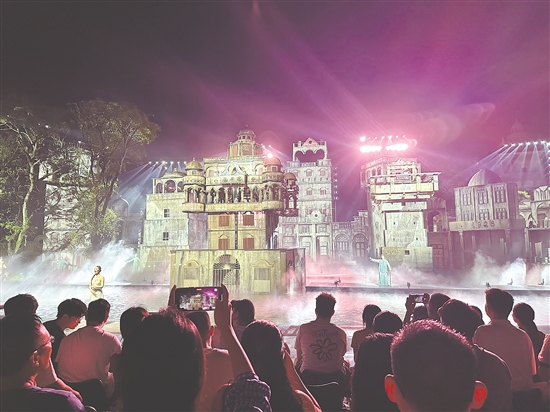 《火秀》以碉樓故事為內(nèi)核，展示世界文化遺產(chǎn)的魅力。