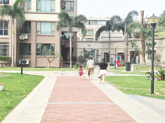 南湖灣小區(qū)打造“無(wú)蚊”環(huán)境，居民安心在小區(qū)內(nèi)散步。