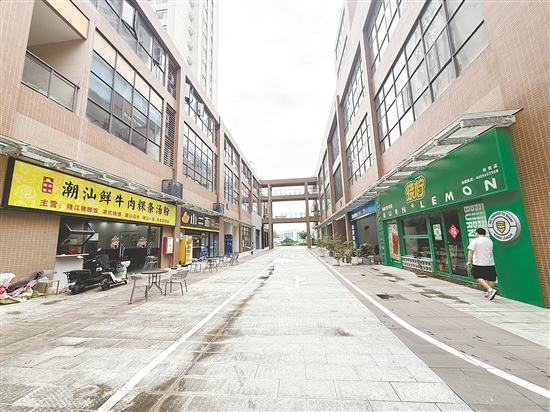 江門(mén)科創(chuàng)公園商業(yè)內(nèi)街引進(jìn)多元業(yè)態(tài)，豐富園區(qū)消費(fèi)場(chǎng)景。