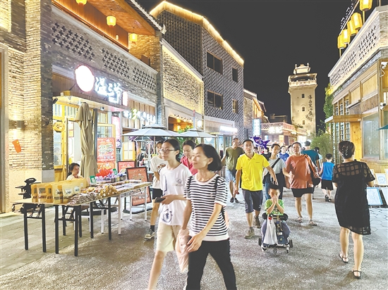 江門古勞水鄉(xiāng)景區(qū)推出夜游免費(fèi)入園活動。