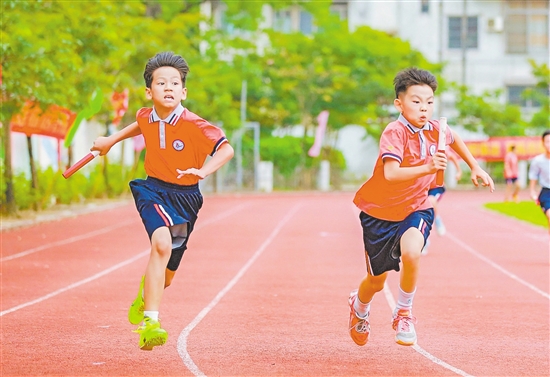 “全運會之風”吹進了校園。禮樂中心小學舉辦田徑運動會。
