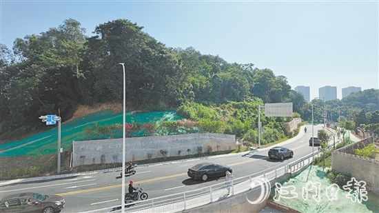 廣場(chǎng)西路延長(zhǎng)線南段的通車讓周邊居民的出行更加方便。