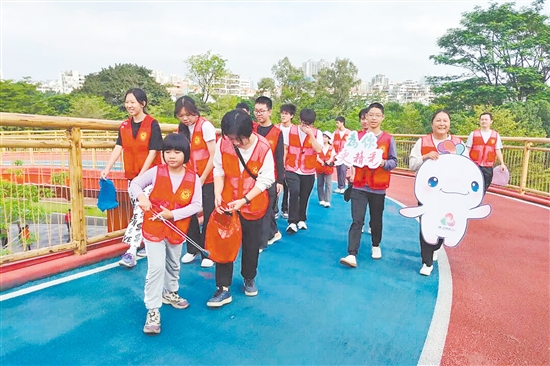 江海區(qū)開展“綠色十五運，環(huán)保伴我行”愛國衛(wèi)生志愿活動。受訪者供圖