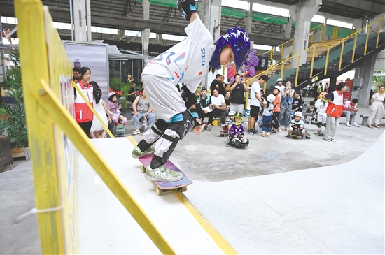 2025世界滑板日?江門站暨新會區(qū)滑板公開賽在新會區(qū)“NoNoPark無界社區(qū)”成功舉行。