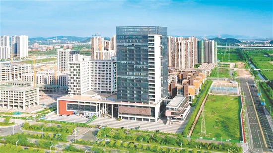 江門(mén)雙碳實(shí)驗(yàn)室獲省“零碳工廠(chǎng)評(píng)價(jià)機(jī)構(gòu)”授權(quán)。周華東