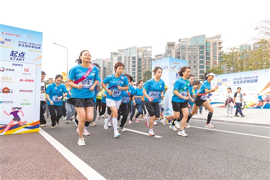 “悅跑”活動(dòng)拉近鄰里間的距離。環(huán)市街道供圖