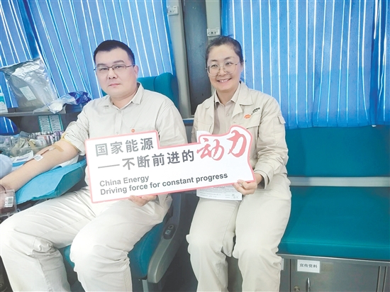 獻(xiàn)血現(xiàn)場(chǎng)，一張張洋溢著笑容的臉龐，定格了國(guó)企員工無(wú)私奉獻(xiàn)的最美瞬間。