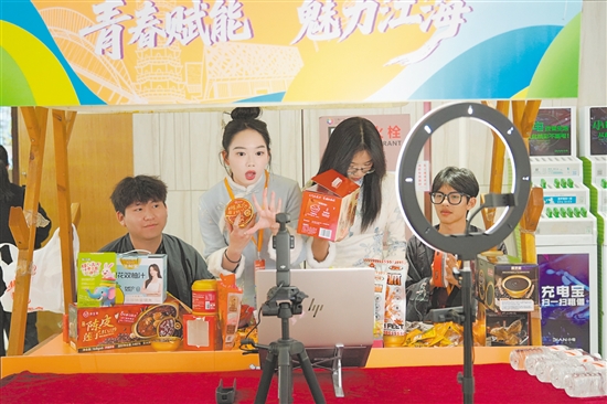 江海區(qū)首屆“我與江?！敝辈ル娚檀筚悰Q賽現(xiàn)場。