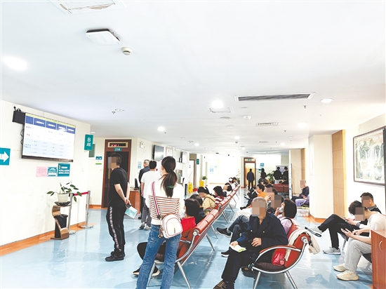 臨近年底，不少人選擇到醫(yī)院體檢。