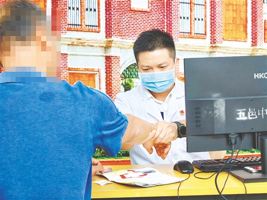 活動(dòng)現(xiàn)場(chǎng)舉行了義診活動(dòng)。