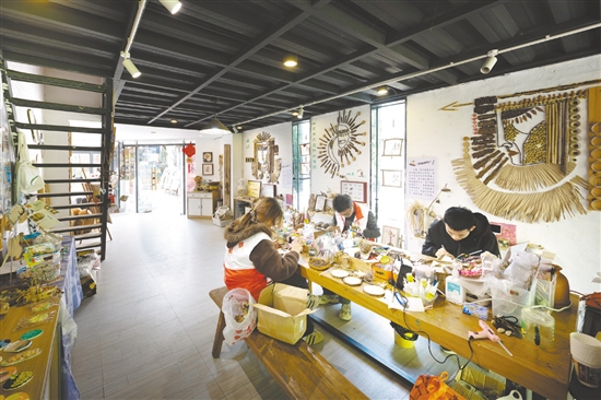 2022年石板沙引入研學(xué)機(jī)構(gòu)——宸晞自然研學(xué)院，截至今年5月已舉辦超100場研學(xué)活動，吸引近1.5萬人來石板沙深度體驗(yàn)農(nóng)文旅研學(xué)。