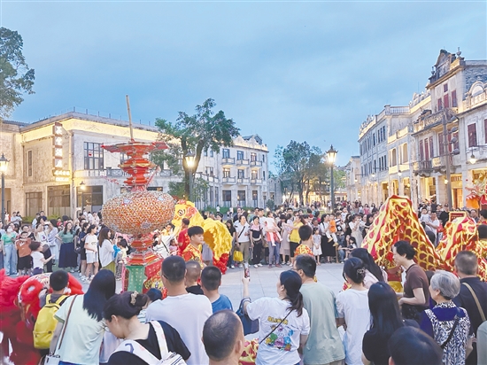 赤坎華僑古鎮(zhèn)游客如織。陳敏銳