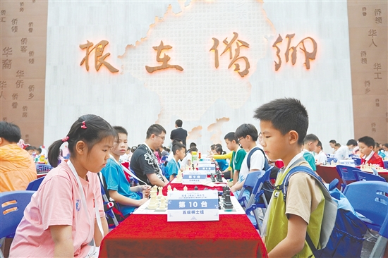 近200名棋手在中國僑都華僑華人博物館對弈。