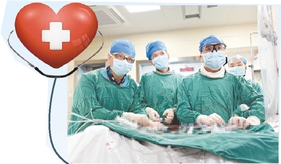 醫(yī)生在為心腦血管疾病患者施行手術(shù)。