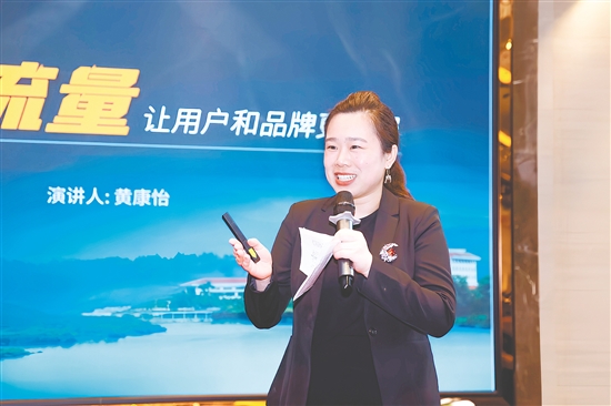 黃康怡，恩平山泉灣溫泉酒店有限公司總經(jīng)理、工會主席。帶領(lǐng)酒店獲評國家4A級旅游景區(qū)、廣東省職工療休養(yǎng)基地等7項(xiàng)省級以上榮譽(yù)。推動酒店數(shù)字化轉(zhuǎn)型，微信公眾號粉絲從2萬增至8萬。參與多地五星級溫泉酒店評定，校企合作培養(yǎng)文旅人才，酒店累計(jì)公益捐款超300萬元、提供數(shù)百個就業(yè)崗位。獲評恩平市優(yōu)秀共產(chǎn)黨員、“最美文旅人”等。