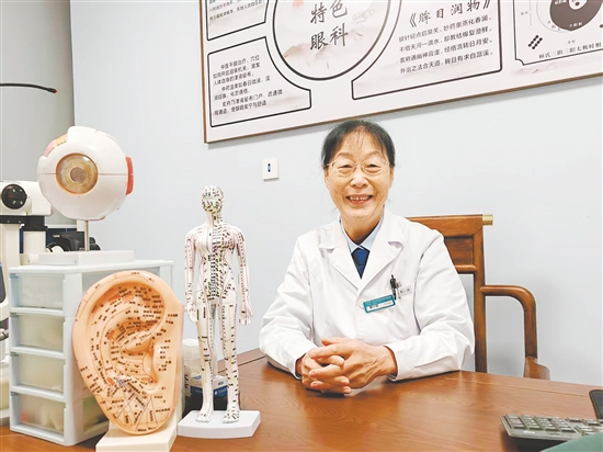 黎小妮在江門愛爾新希望眼科醫(yī)院繼續(xù)行醫(yī)。