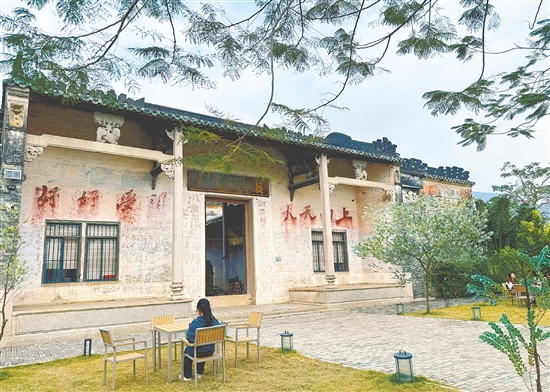 創(chuàng)客團(tuán)隊(duì)摒棄大拆大建的思路，耗時(shí)三年一點(diǎn)點(diǎn)梳理建筑脈絡(luò)，讓百年文脈在活化中得以延續(xù)。