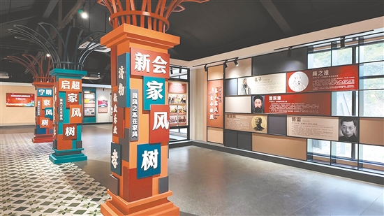 館內(nèi)設(shè)有豐富的互動(dòng)展區(qū)，孩子們?cè)隗w驗(yàn)中了解啟超家風(fēng)。