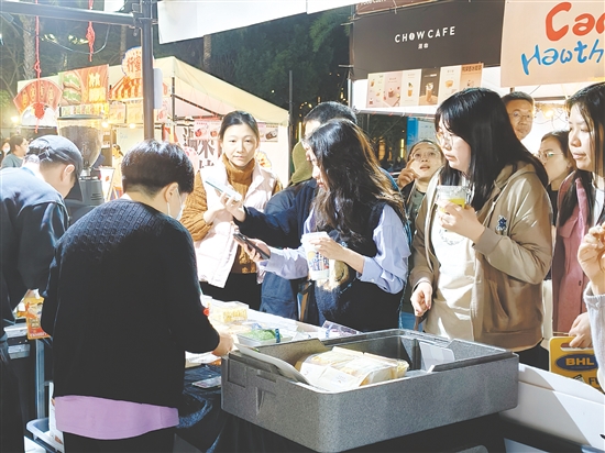 此次美食文化周是開平市以美食為媒、以節(jié)慶聚氣，進一步激活消費潛力的具體舉措，成功點燃歲末年初的消費熱情與文化活力。