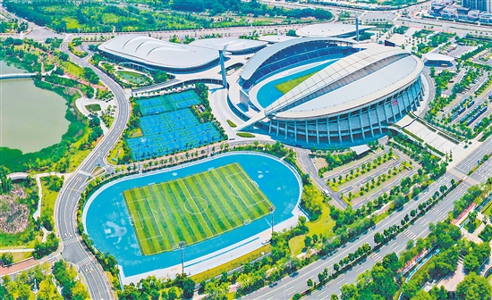 2025年，蓬江區(qū)依托江門體育中心，承辦多場(chǎng)大型體育賽事和演唱會(huì)等，并圓滿舉辦十五運(yùn)會(huì)、殘?zhí)貖W會(huì)相關(guān)賽事。