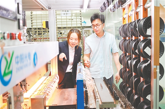 中行工作人員走進(jìn)企業(yè)了解需求。