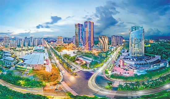 商圈是城市商業(yè)的重要載體。蓬江區(qū)推動環(huán)五邑華僑廣場商圈向全市首個百億商圈邁進，同時發(fā)揮核心商圈影響力，創(chuàng)新多元化消費業(yè)態(tài)，營造更加濃厚的商圈氛圍。環(huán)市街道供圖