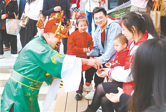 古勞水鄉(xiāng)用豐富多彩的活動(dòng)讓大家開心過春節(jié)。