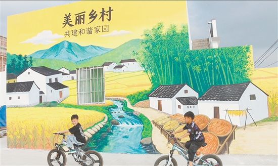 深井鎮(zhèn)美麗家園墻繪成為鄉(xiāng)間新風(fēng)景。